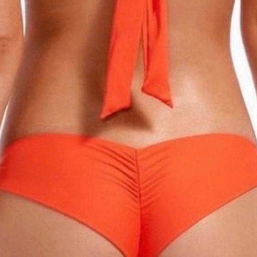 NWT Vitamin A Swimwear "Samba" Bikini Bottom in Black Ecolux
8/Medium.